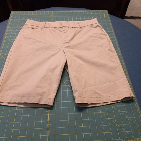 Gloria Vanderbilt Shorts - Picture 1 of 5